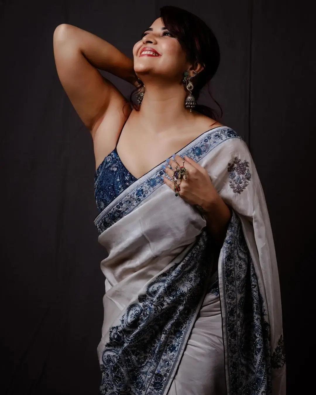 Beautiful Actress Anasuya Bharadwaj In White Saree